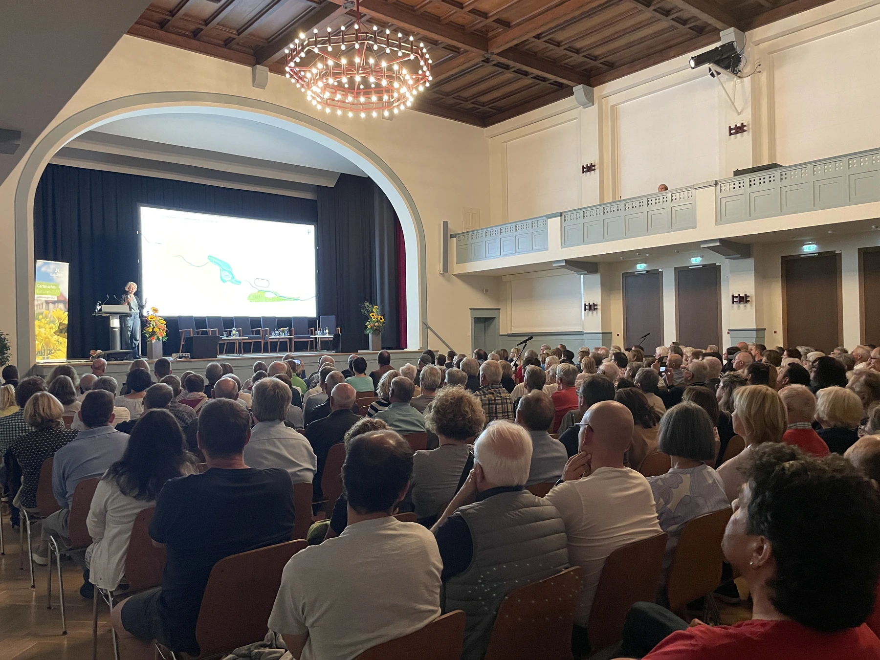 Bürgerinformation in der Festhalle Bad Urach zum Rahmenplan der Gartenschau