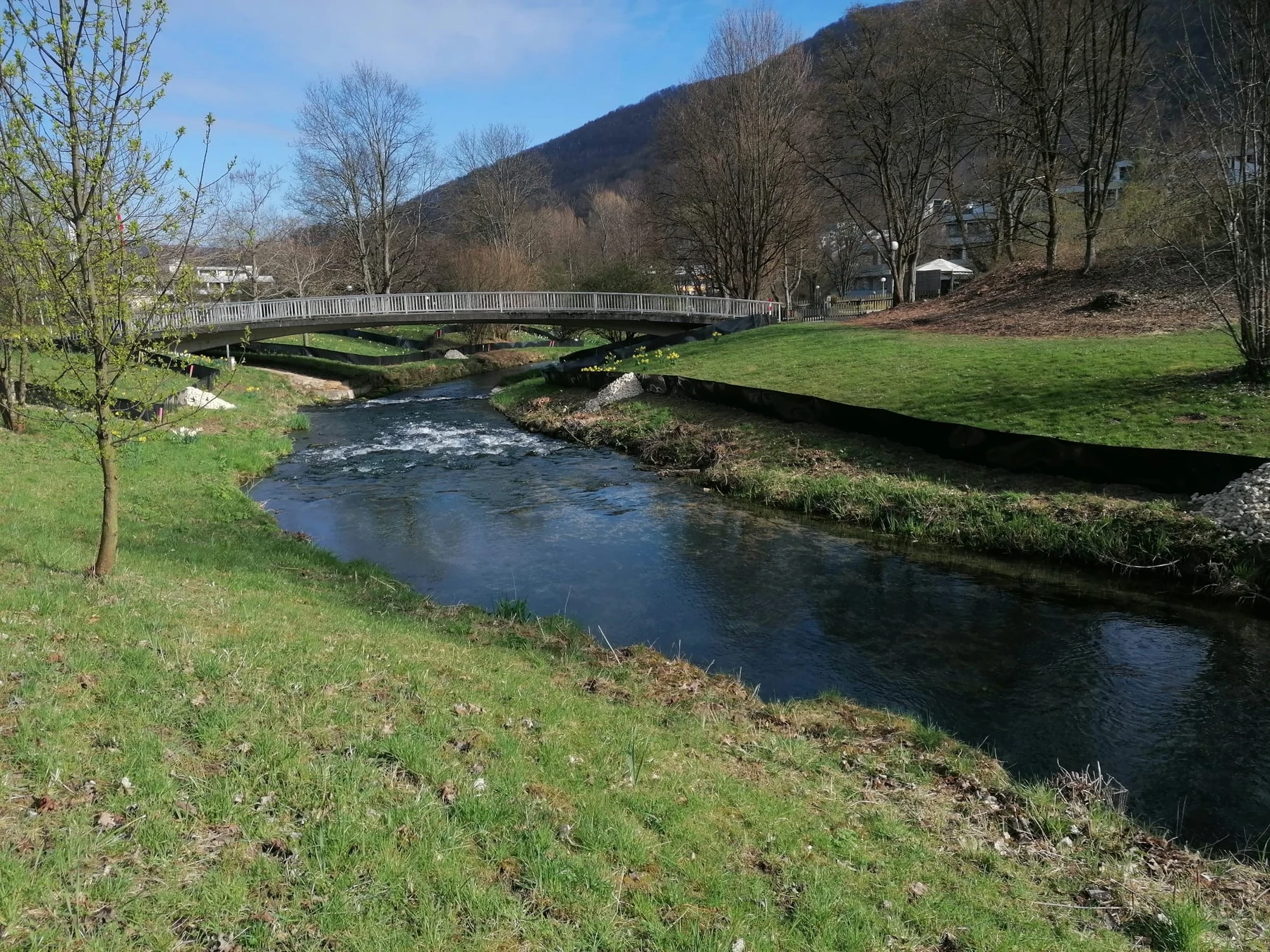 Ansicht Kurpark vor Beginn der Bauarbeiten, Blick vom Hotel Graf Eberhard zur Bogenbrücke, Eidechsenfangzäune