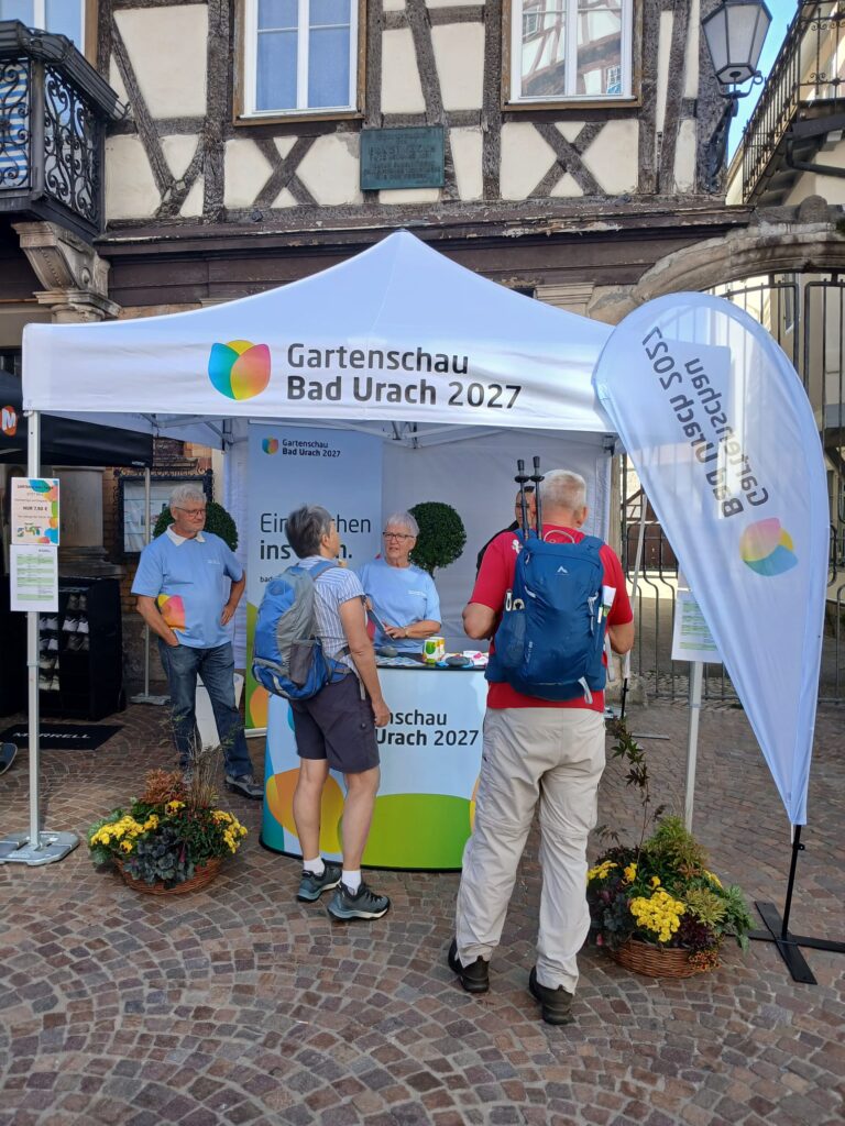 Infostand der Gartenschau am Marktbrunnen